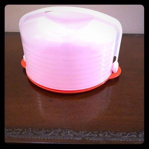 Tupperware mini round cake taker